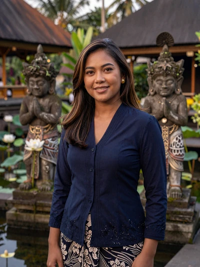 Indah, 33, professional Balinese woman looking for lasting love abroad